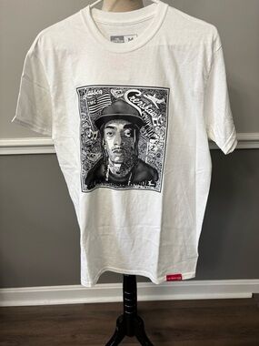Slauson /Crenshaw Colab White Graphic Crewneck T-Shirt with Black Portrait Print